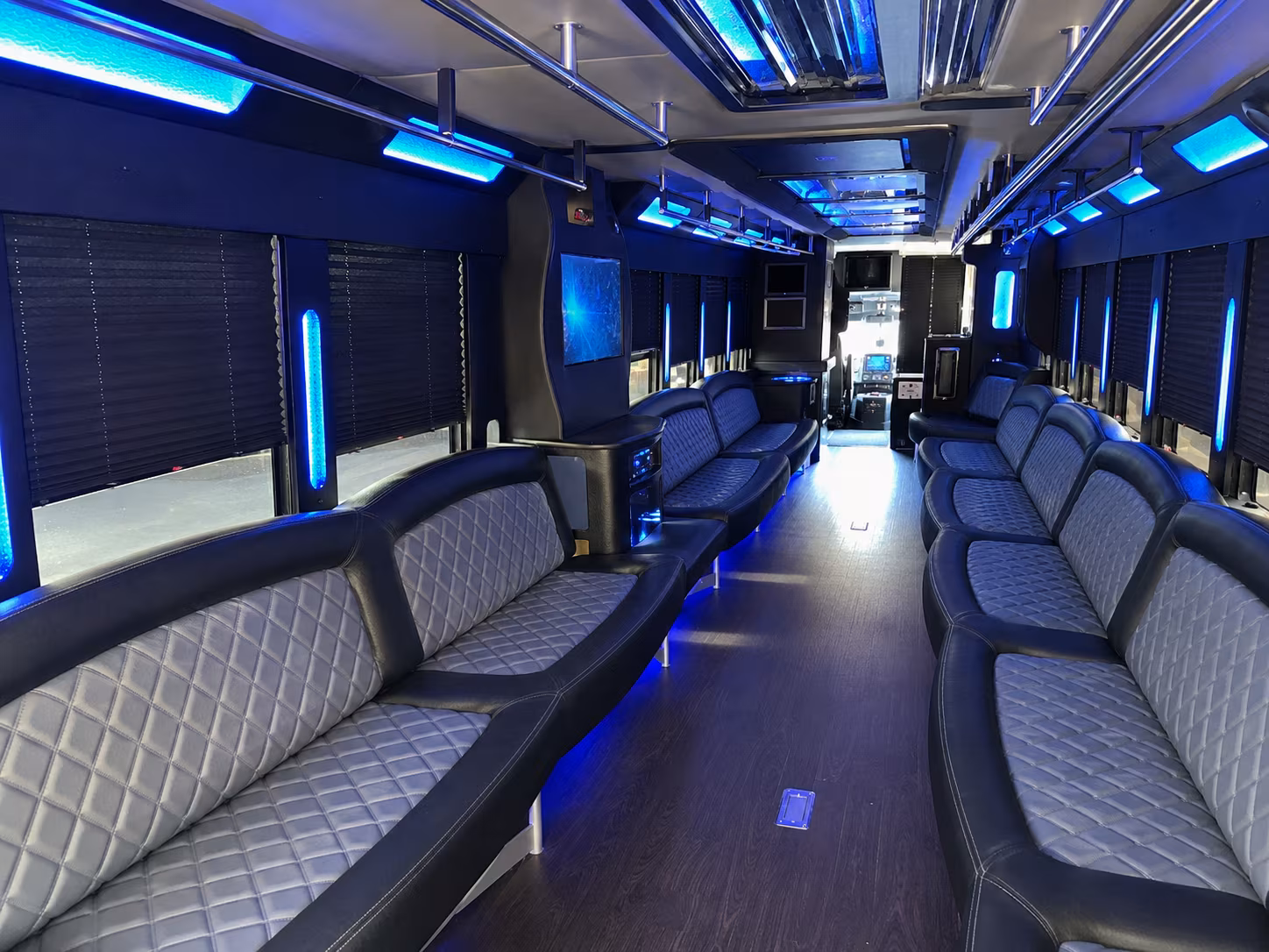 shoreline amphitheatre show this summer party bus rental